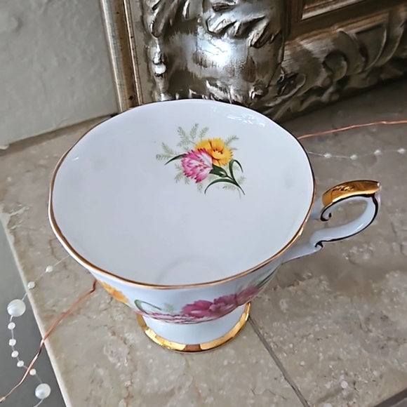 Royal Standard Tea Cup and Saucer - Picture 4 of 12